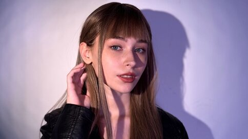 Discover AriaBarnes VIP show