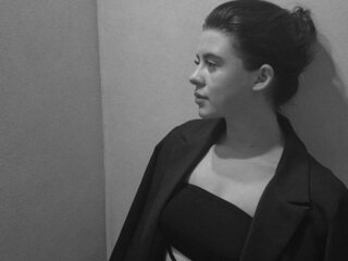 Discover BellaHughes VIP show