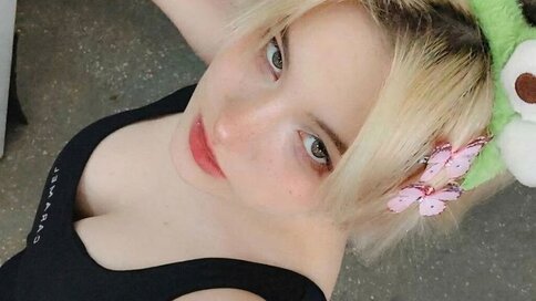 Discover ElanorCiolek VIP show