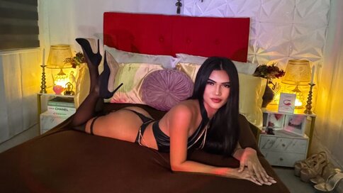 Discover EllaEverhart VIP show