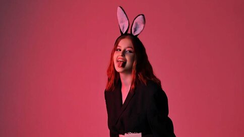 Discover EvelinaBev VIP show