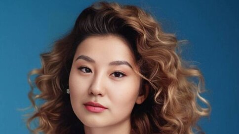 Discover IsauraWidjaja VIP show