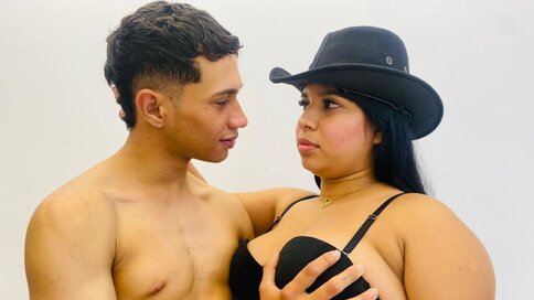 Discover JamesAndHannah VIP show