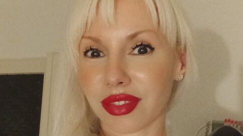 Discover LaymaFlay VIP show