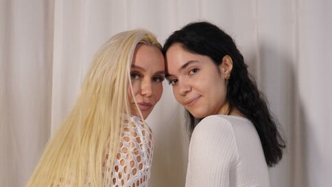 Discover LynAndChristel VIP show