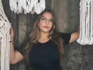 Discover MonaKeli VIP show