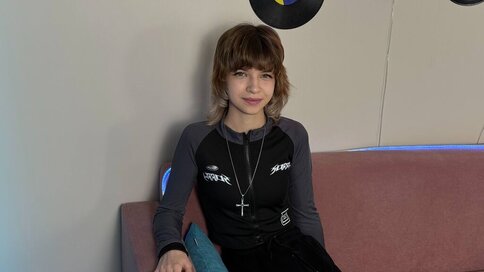 Discover MonicaLee VIP show