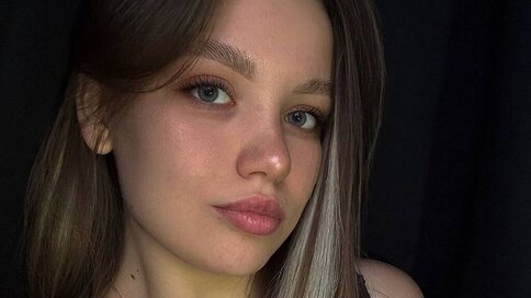 Discover TessaDavidson VIP show