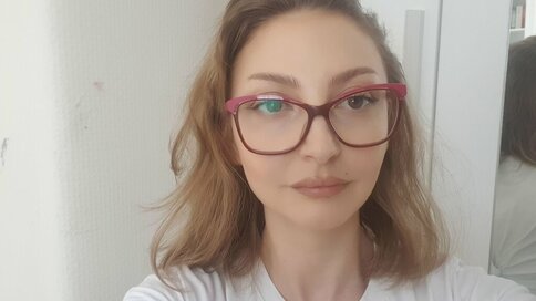 Discover UnforgettableMik VIP show